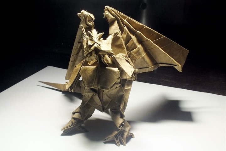 34. Divine dragon (Satoshi Kamiya)