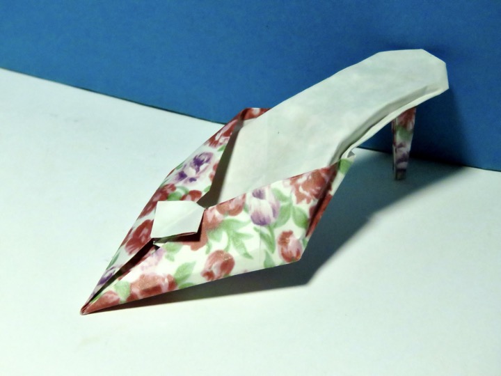 40. Diamond high heel slip- pers (Mi Chen)