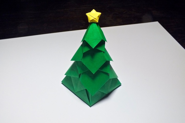6. Christmas tree (Carlos Bocanegra)