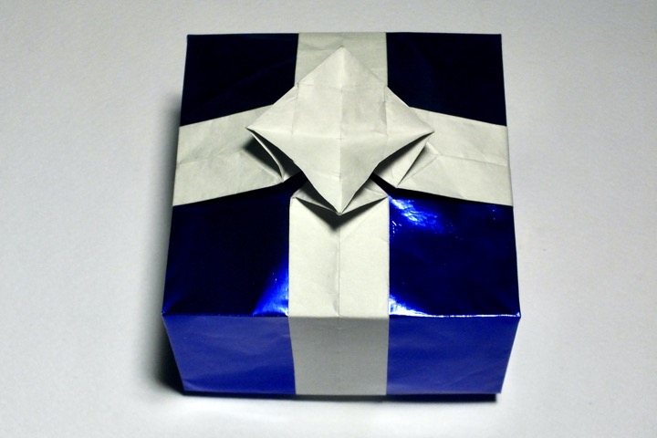 11. Gift box (Jun Yamada)
