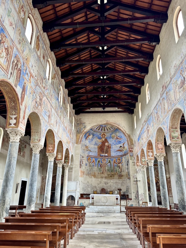 Basilica, Sant'Angelo in Formis, 08/2025