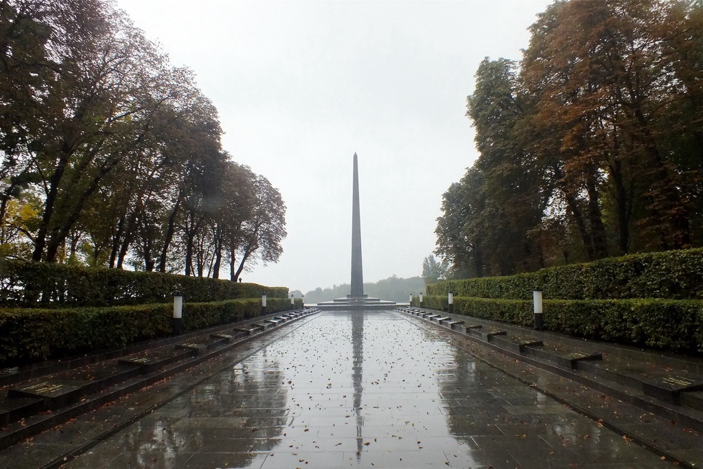 Soviet war memorial, Kyiv, 09/2013